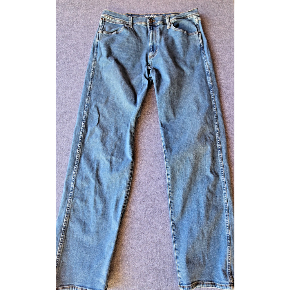 Wrangler Men's Jeans Relaxed Fit Strait Leg 5-Pocket Light Wash 36x33